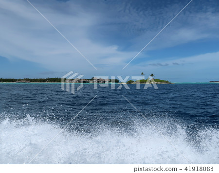 飛濺的一條船 41918083