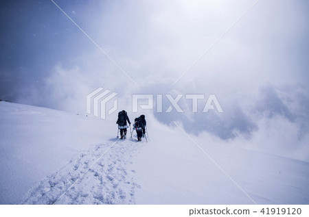 Climbers wandering about in the snow smoke Climbers wandering about in the snow smoke 41919120