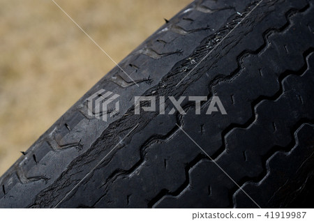 Deteriorated tire Deteriorated tire 41919987