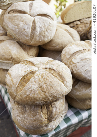 Artisan bread in a market Artisan bread in a market 41920107