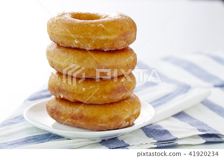 Donut isolated on a white plate 41920234