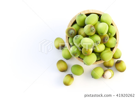 Lotus seeds put in a wooden cup 41920262