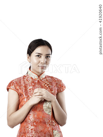 woman wear cheongsam chinese new year 41920640