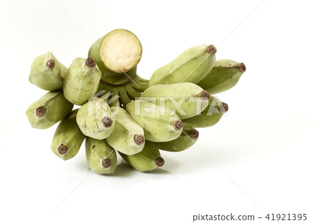 A bunch of green bananas 41921395