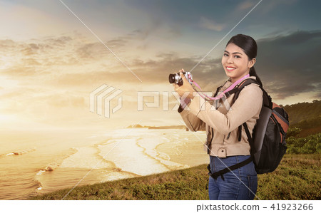 Photographer woman ready to take a photos Photographer woman ready to take a photos 41923266