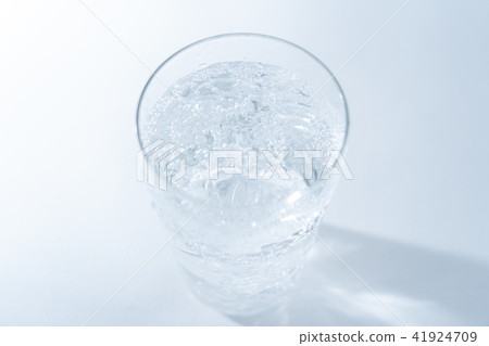 Carbonated water Carbonated water 41924709