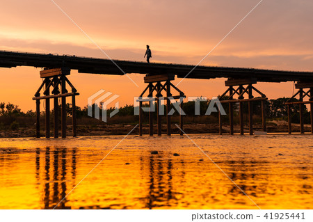 Shooting flow bridge of Shimotsuya in Yahata City, Kyoto Prefecture 41925441
