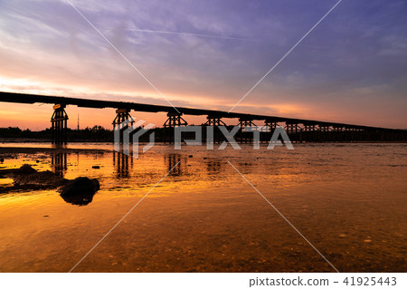 Shooting flow bridge of Shimotsuya in Yahata City, Kyoto Prefecture 41925443