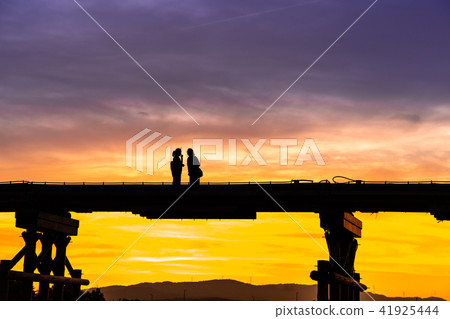 Shooting flow bridge of Shimotsuya in Yahata City, Kyoto Prefecture 41925444