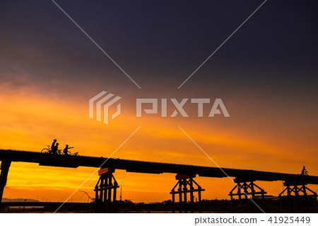 Shooting flow bridge of Shimotsuya in Yahata City, Kyoto Prefecture 41925449