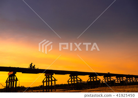 Shooting flow bridge of Shimotsuya in Yahata City, Kyoto Prefecture 41925450