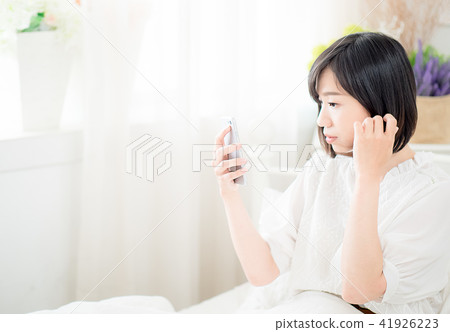 Self-timer on the bed 41926223