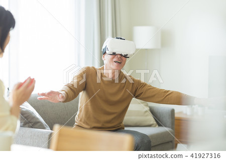 Senior male VR 41927316