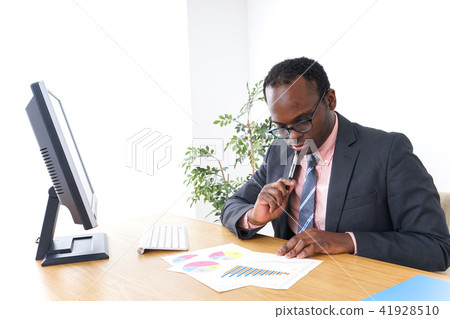 Business person working in the office Business person working in the office 41928510