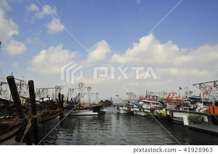 Fishing boat 41928963