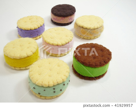 Felt ice sandwich 41929957