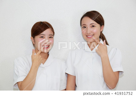 Two cute female cute teeth with beautiful teeth 1 41931752