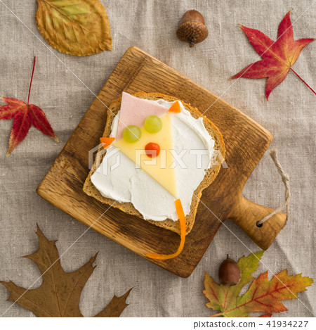 Kids breakfast sandwich 41934227