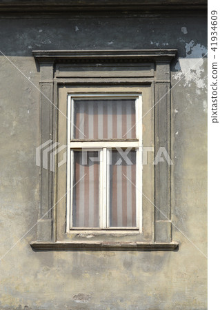 Closed window 41934609