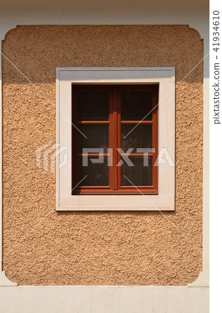 Closed window 41934610
