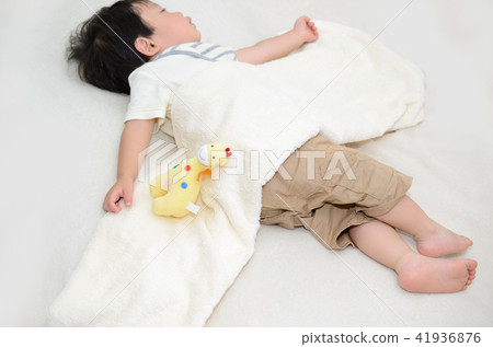 A child 41936876