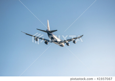 在藍天滑行的巨型機器 在藍天滑行的巨型機器 41937087