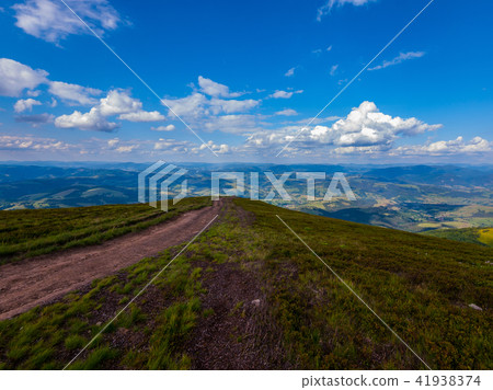 A boundless road in the mountains and quietly floa A boundless road in the mountains and quietly floa 41938374