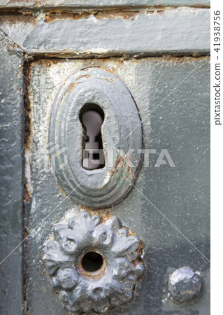 Old rusty lock Old rusty lock 41938756