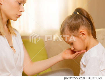 Happy loving family. Beautiful mother is comforting his young frustrated daughter 41939121