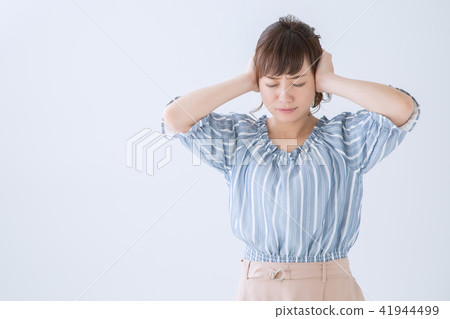 A woman who can hold her ears A woman who can hold her ears 41944499