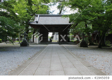 National Treasures in Takatsuki-cho, Shiga Pref. Kannondo Kyoto (Temple of Energy) It is a state of the Sanmon seen from the inside of the prefecture National Treasures in Takatsuki-cho, Shiga Pref. Kannondo Kyoto (Temple of Energy) It is a state of the Sanmon seen from the inside of the prefecture 41945059