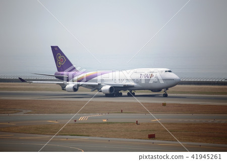 Thai International Aviation B 747 41945261