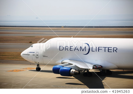 Dream Lifter Dream Lifter 41945263