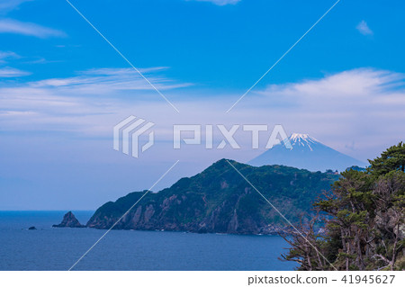 [Shizuoka Prefecture] Nishi Izu Koganezaki coastline, distant view of Mt. Fuji 41945627
