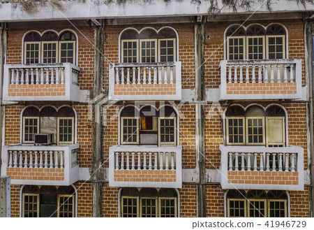 Old apartment 41946729