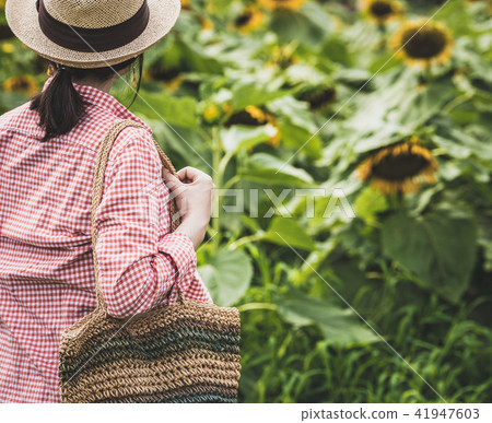 Woman Woman 41947603
