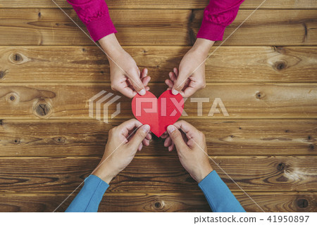 Men and women with hearts 41950897