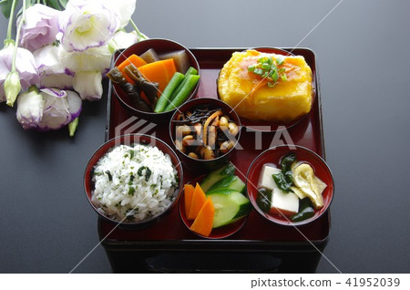 Spirit set, serving serving, serving gourmet meal 41952039