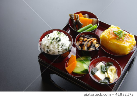 Supper table · spirit set soup · fine dishes 41952172