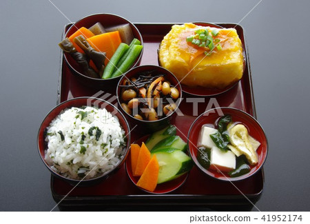 Supper table · spirit set soup · fine dishes 41952174