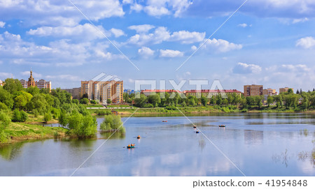 Lake In The City Park On A Summer Day Lake In The City Park On A Summer Day 41954848