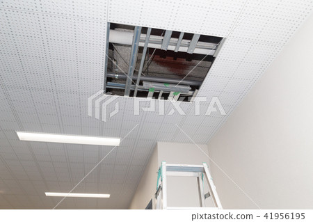 Ceiling opening 41956195