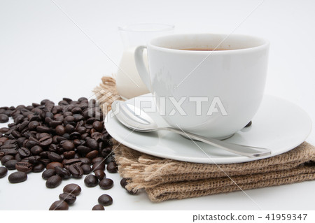 Coffee cup and coffee beans on table Coffee cup and coffee beans on table 41959347