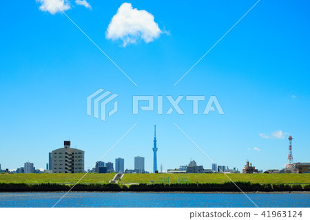 傳播藍天住宅區和東京天空樹的河手 41963124