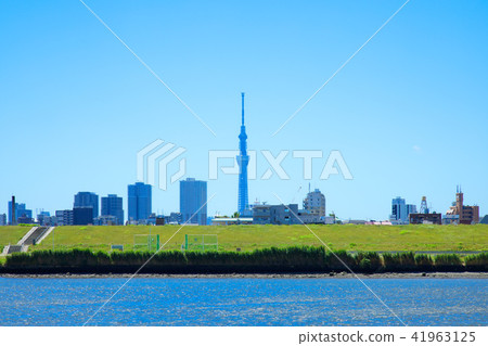 傳播藍天住宅區和東京天空樹的河手 41963125