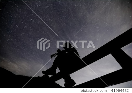 在閃爍的星空下 41964482