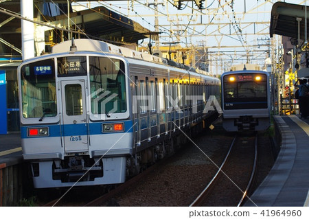 Evening train 41964960