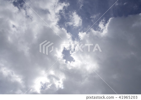 大雨晴朗的天氣 41965203