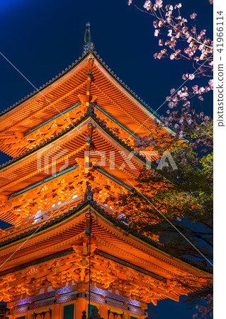 Kiyomizu-dera Temple, Triple Tower and Night Cherry Blossoms Illuminated (Kiyomizu, Higashiyama-ku, Kyoto-shi, Kyoto) *Photo location in comment section Kiyomizu-dera Temple, Triple Tower and Night Cherry Blossoms Illuminated (Kiyomizu, Higashiyama-ku, Kyoto-shi, Kyoto) *Photo location in comment section 41966114