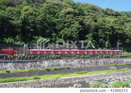 Red Odakyu Line arriving at Hakone Yumoto Station 41966555
